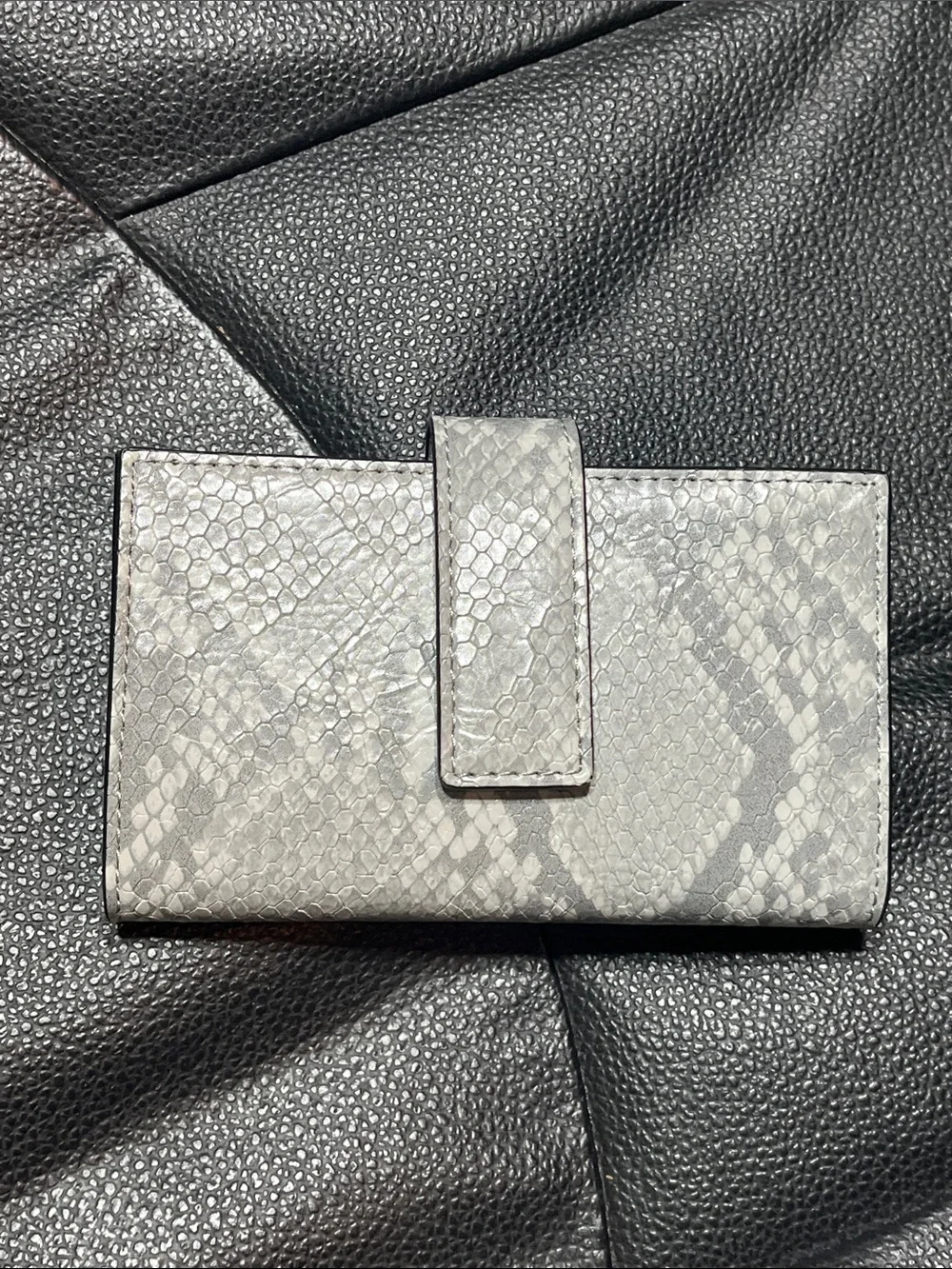 NEW Gray Snakeskin-Pattern Card Holder Wallet- Simply Vera Vera Wang, RFID